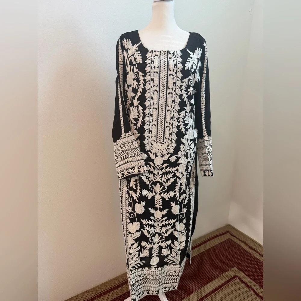 Black & White Embroidered 3 Piece Formal Suit with Chiffon Dupatta - Picture 4 of 7